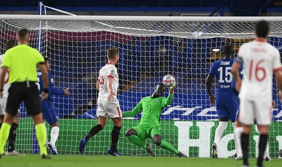  特鲁瓦门将神勇发挥零封对手获赞誉