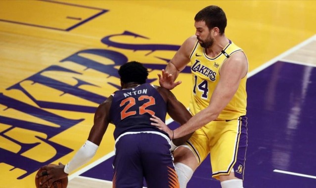  浓眉哥统治攻防两端湖人轻取猛龙获三连胜