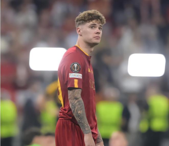  斯佩齐亚门将超神发挥，多次扑救保住宝贵一分